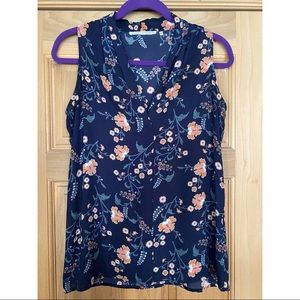 Violet + Claire Navy Floral sleeveless blouse- size medium